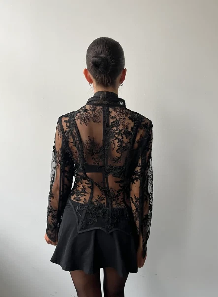 Blusa de encaje bordada floral negra (rara y hecha a mano) Foto 3 de 4