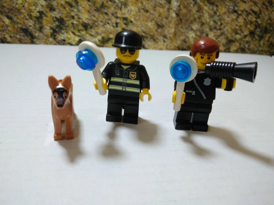 LEGO ® Set Mit Zwei Polizisten Und Hund Stadt - Bild 1 von 3