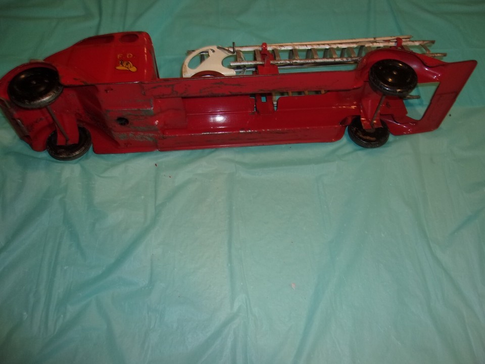 vintage-original-turner-fire-extension-ladder-25-fire-truck-with