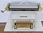 ANCIENNE ET GROSSE MACHINE A ECRIRE   HERMES   SUISSE    AMBASSADOR  FONCTIONNEL