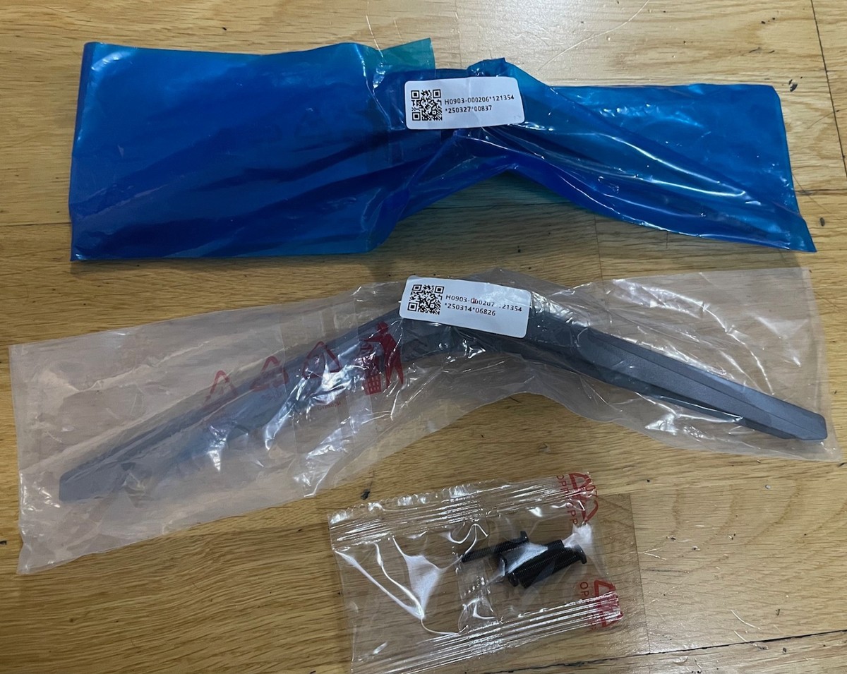 H0903-000206/H0903-000207 TV Stand/Legs for TCL 65S451 - NEW W