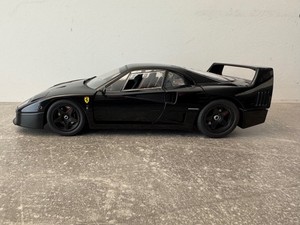 Ferrari F40 Light Weight Kyosho 1/18 – 1987 – Neuf En Boîte (léger Défaut) – Collection