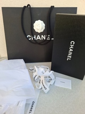   Authentic Chanel Black Box 30x18x10 + Original Papiertüte sehr guter Zustand