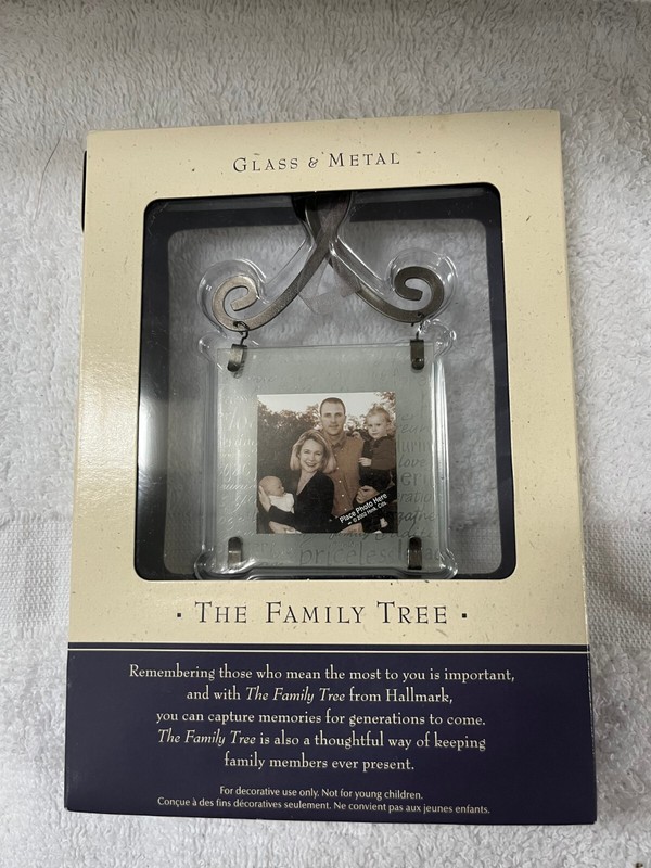 Hallmark Keepsake "The Family Tree" Photo Holder