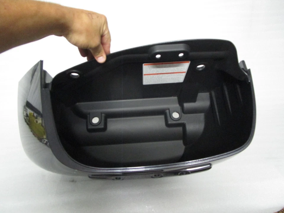 2014 / 2016 Yamaha V-Star 1300 Deluxe Right Saddlebag Bottom SILVER - Image 2 of 4