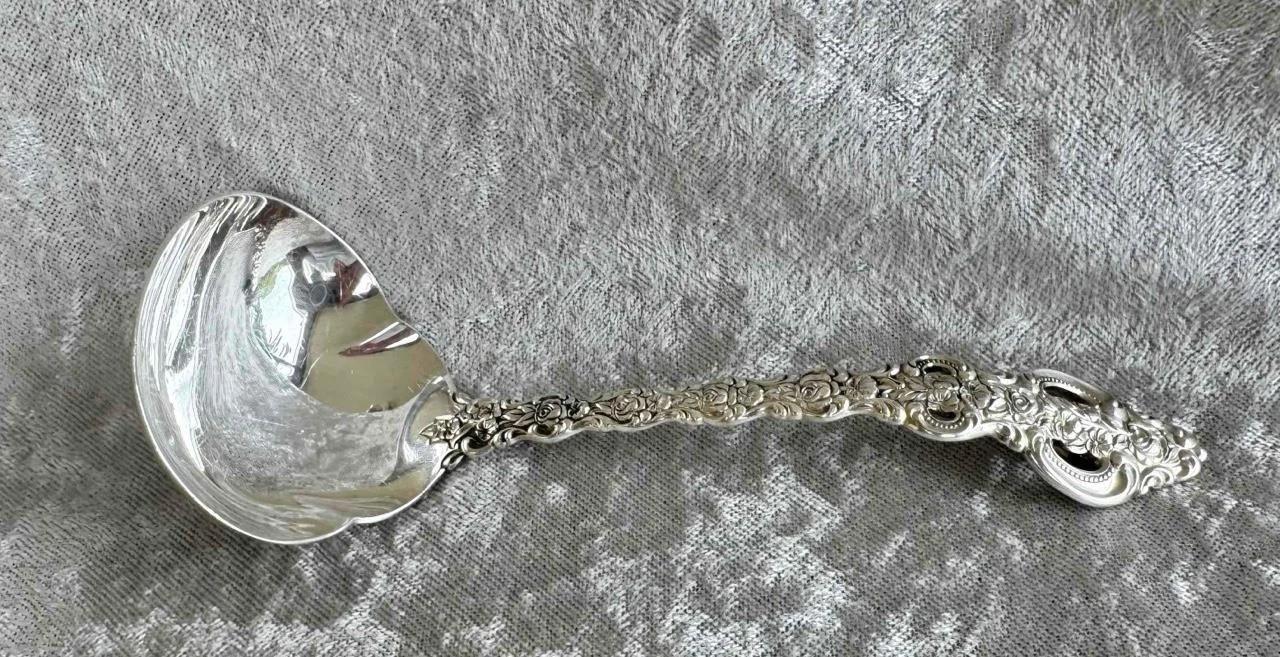 International Sterling King Louis Gravy Ladle 6.5" No Monogram
