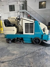 Tennant 8200 Floor Scrubber