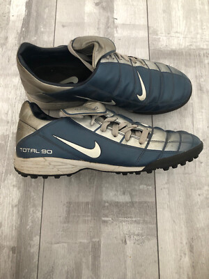 turfy nike total 90