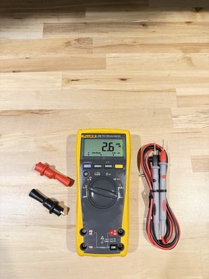 FLUKE 179 TRUE RMS MULTIMETER W/ LEADS- SHIPS FAST (TESTED) MINT CONDITION
