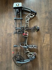Mathews Triax  lost camo xd riser stone limbs 70lb 29.5” draw (No sight)