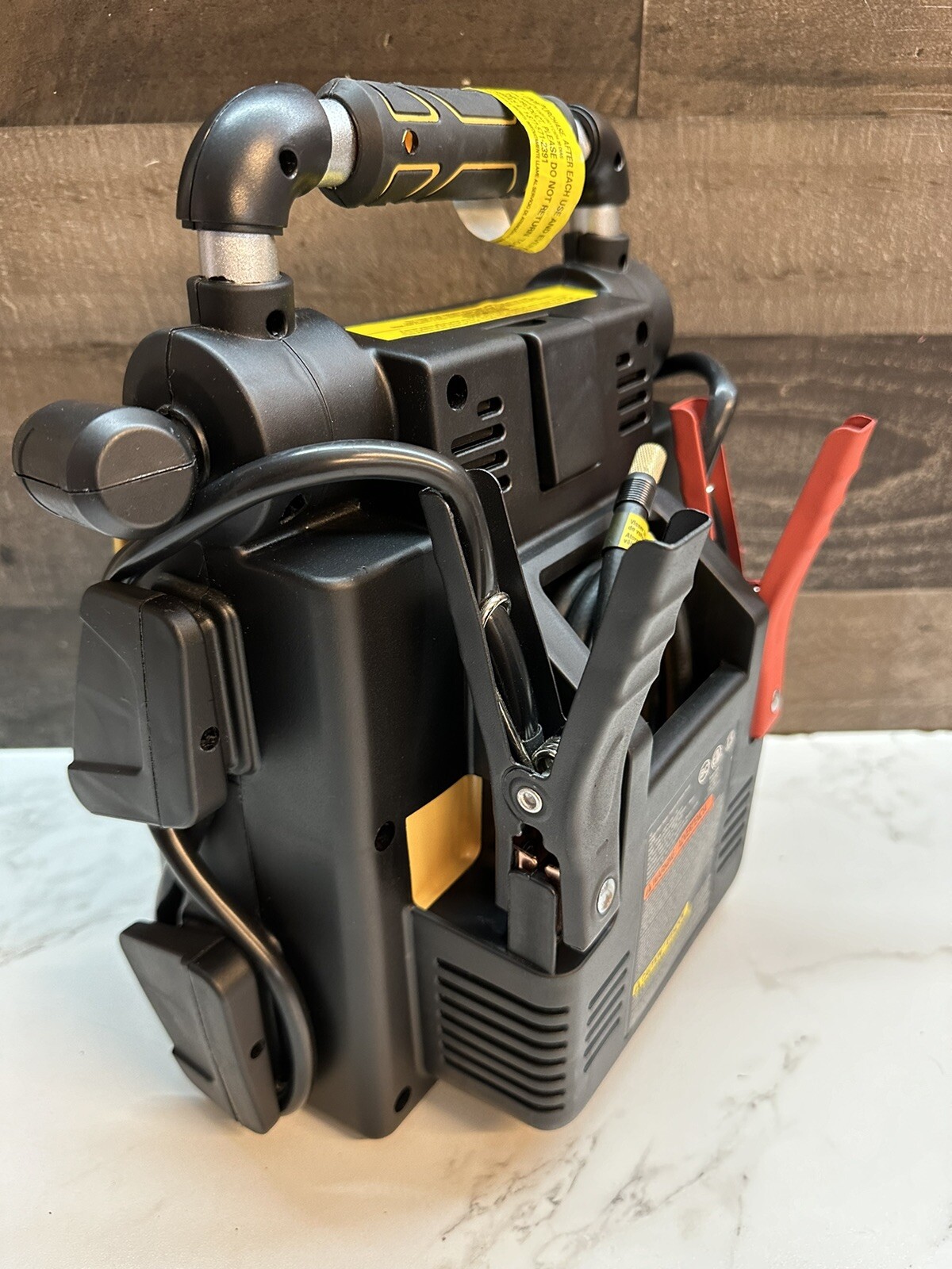 EverStart Maxx 1200A Peak Jump Starter, 500W Power Inverter, 120 PSI