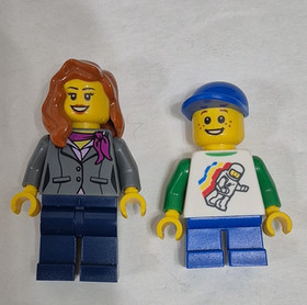 LEGO CREATOR 3in1: Toy & Grocery Shop (31036)-NOT Complete. Missing pieces.