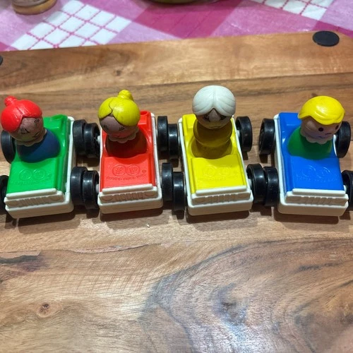 Vintage Fisher Price Little People Parking Garage Car + 4 People and cars wood