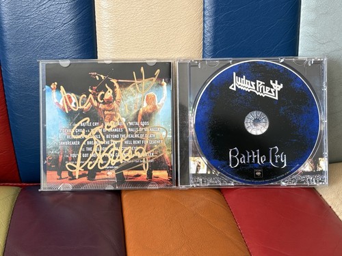 JUDAS PRIEST - ROB HALFORD SIGNED BOOKLET - BATTLE CRY CD - PROMO - METAL/ROCK - - Foto 2 di 5