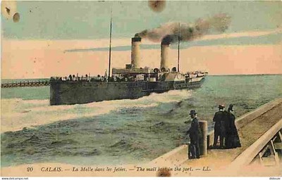 Antique Postcard - 62 - Calais - La Malle dans les Jetées - Animated - Colorful
