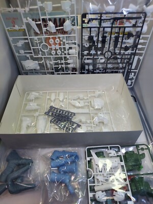 BANDAI 1/60 scale PATLABOR AV-98 Ingram Special Plastic model kit