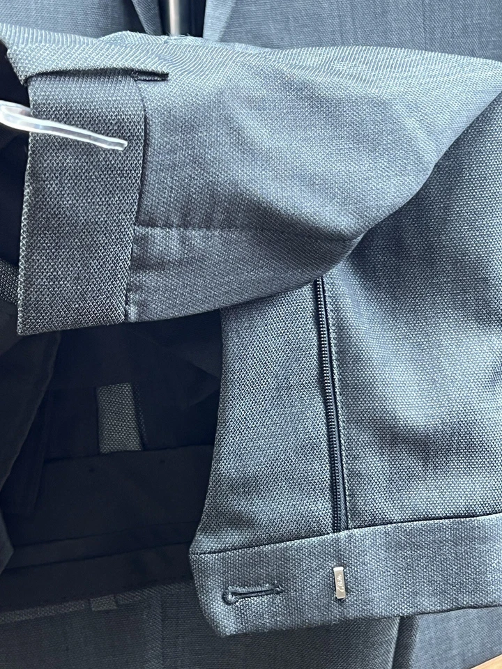 Theory Suit Light Gray Size 38R 31W Plaid 2 Piece Suit 100% Wool Double Vented - Image 4 of 4