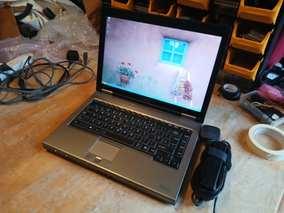 VERY FAST Toshiba Win XP Laptop--RS232 / Serial Port + 500GB HDD + 4GB RAM (T3) - Image 2 of 4