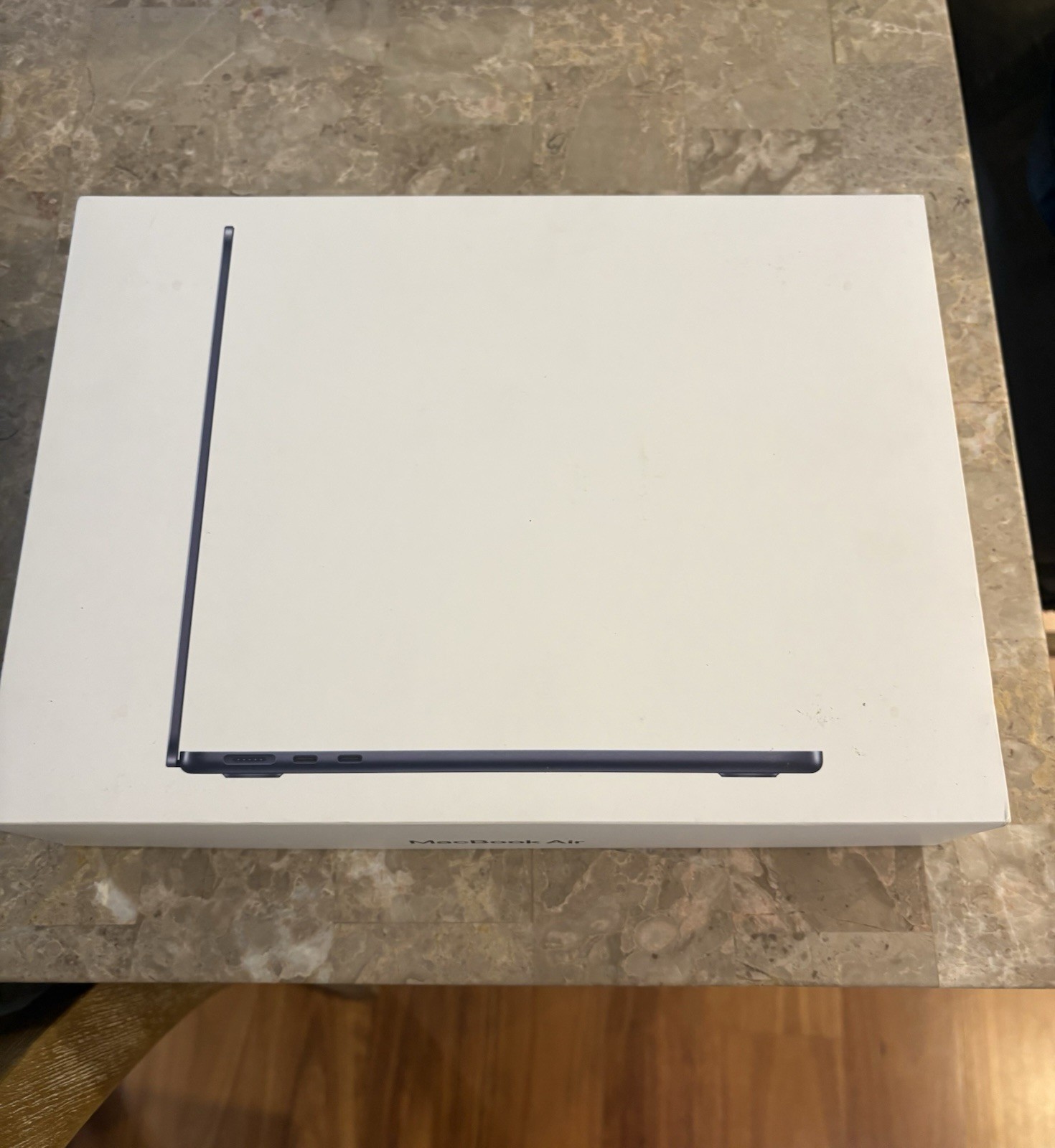 Apple MacBook Air 13" (2025)M4 Chip/256GB SSD/16GB RAM Brand New