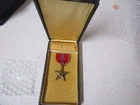 VINTAGE MILITARY INSIGNIA WW2 TO KOREA WAR ERA BRONZE STAR IN ORIGINAL CASE