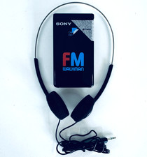 SONY Walkman Am Fm Receiver w/ Headphones  Belt clip Vintage SRF-16W Black
