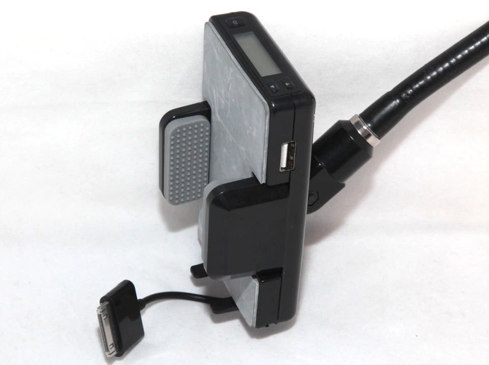 Digital FM Transmitter, Holder, Charger For iPods iPhonis 1st Gen 2G 3G 3GS 4 4S - Image 2 of 4