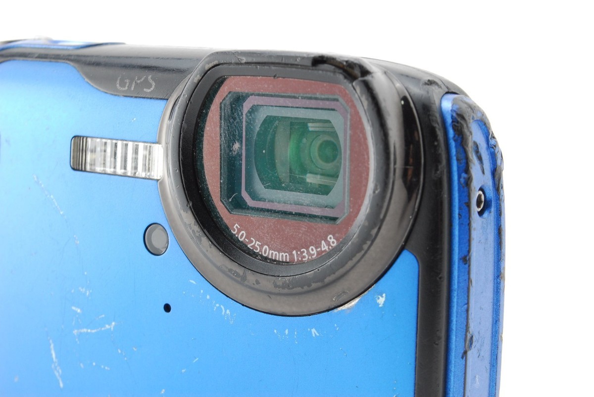 EXC+5] Canon PowerShot D30 12.1MP Waterproof Digital Camera Blue