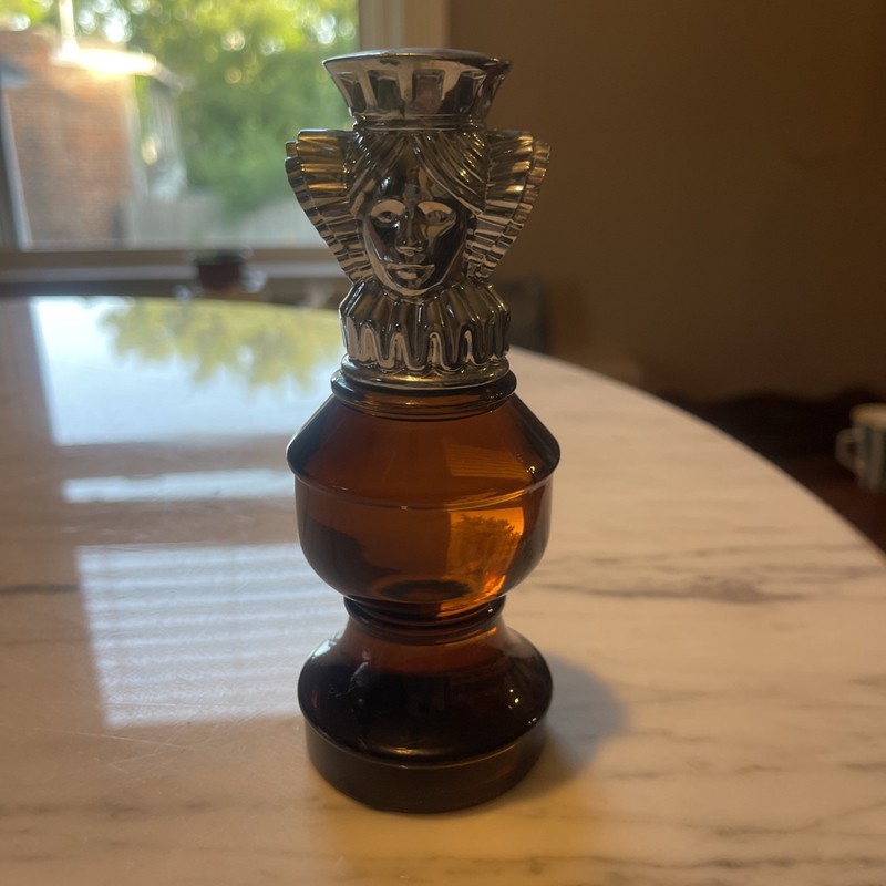 Avon The Queen Chess Piece Wild Country After Shave, Vintage Full