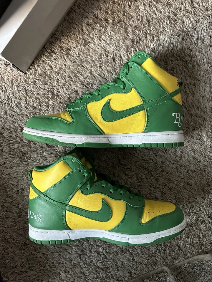 Talla 10.5 - Supreme x Nike Dunk SB High By Any Means - Brasil Foto 2 de 4