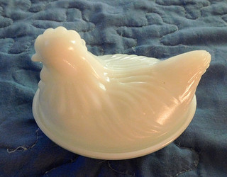 Vintage Milk Glass Hen on Nest Approx. 4 1/2 Inches Long