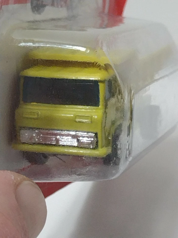 Yat Ming Road Tough 1/64 Street Machines 3600 Vintage diecast Yellow Dump Truck - Image 3 of 4