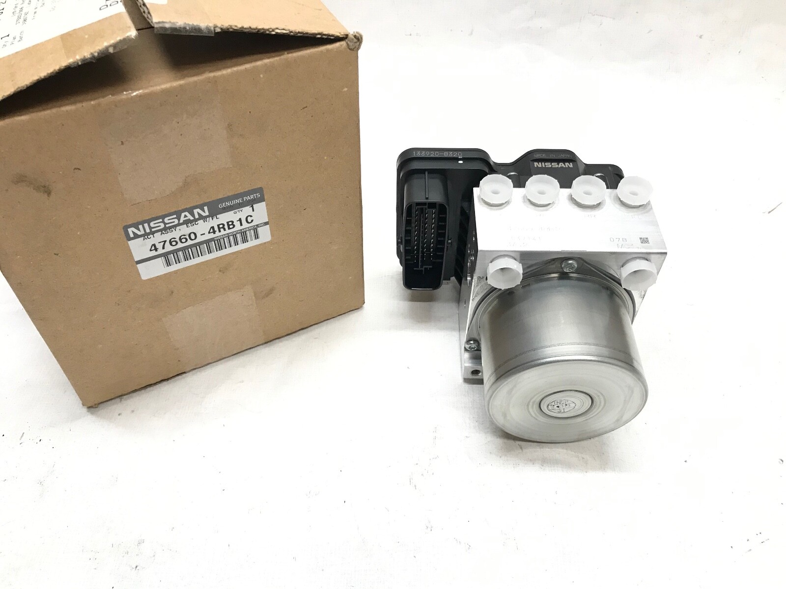 GENUINE Nissan Actuator & Ecu Assembly AnitiSkid 476604RB1C FOR1819