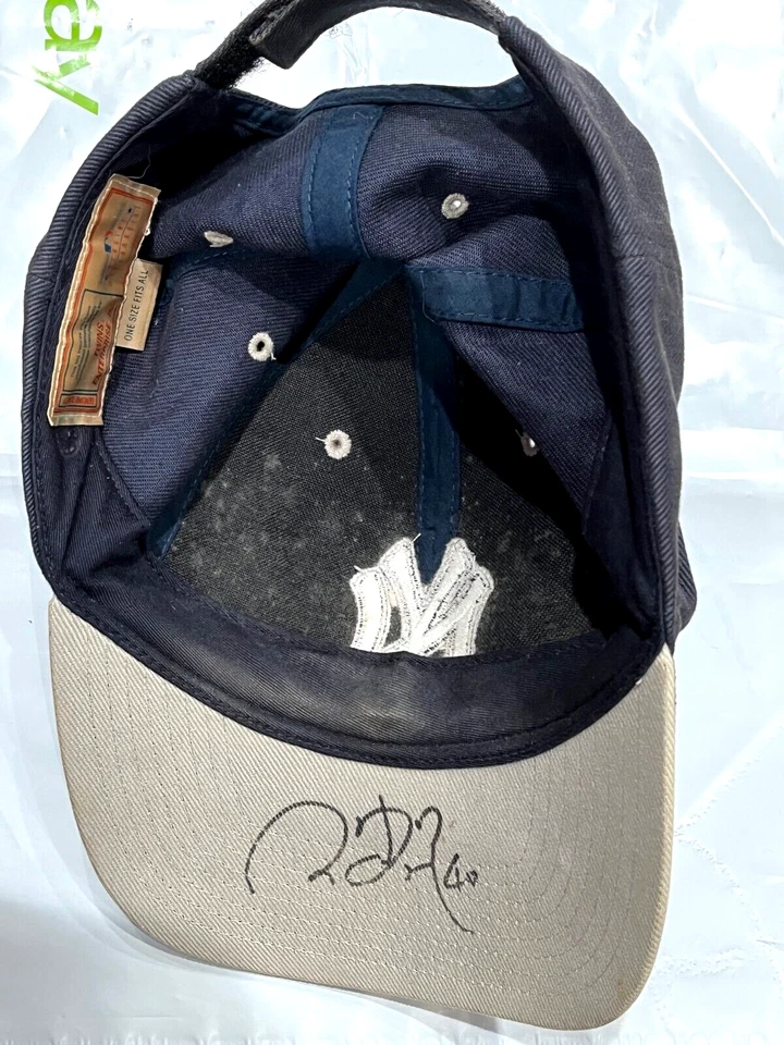 CHIEN-MING WANG "Wang Chien-ming" in Chinese script Autographed Baseball Cap - Image 3 of 4
