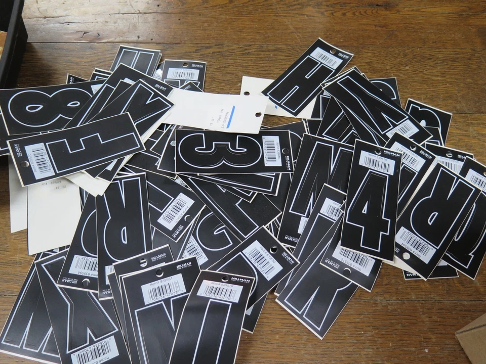 LOTE VENTA - ¡MÁS DE 40! Hillman 3" letra número blanco y negro pegatina letras 75 mm Foto 4 de 4