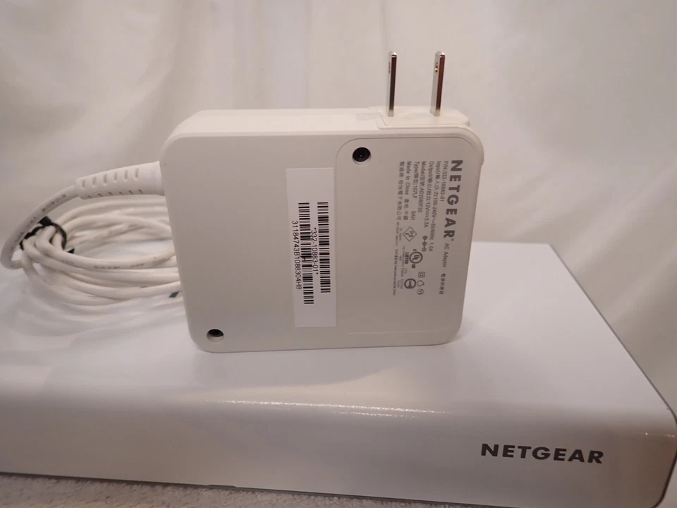 NETGEAR VIZN 8-Port Gb Ethernet 2 SFP Ports (GC110) Smart Cloud Switch - Image 2 of 4