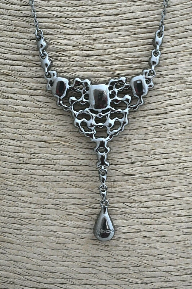 Collar Givenchy Cristal Rojo y Transparente Gris Gunmetal Cadena Colgante Gota Foto 3 de 4