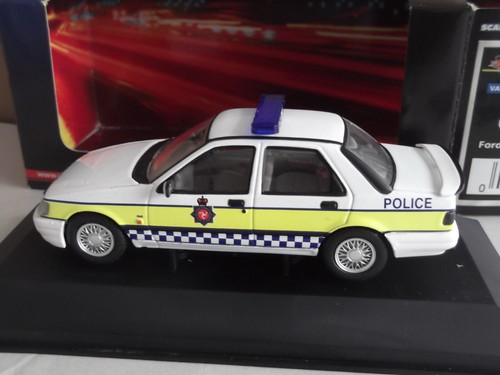 Vanguards VA10008, Ford Sierra Sapphire Cosworth, Isle of Man Police, 1:43-cert - Picture 2 of 7