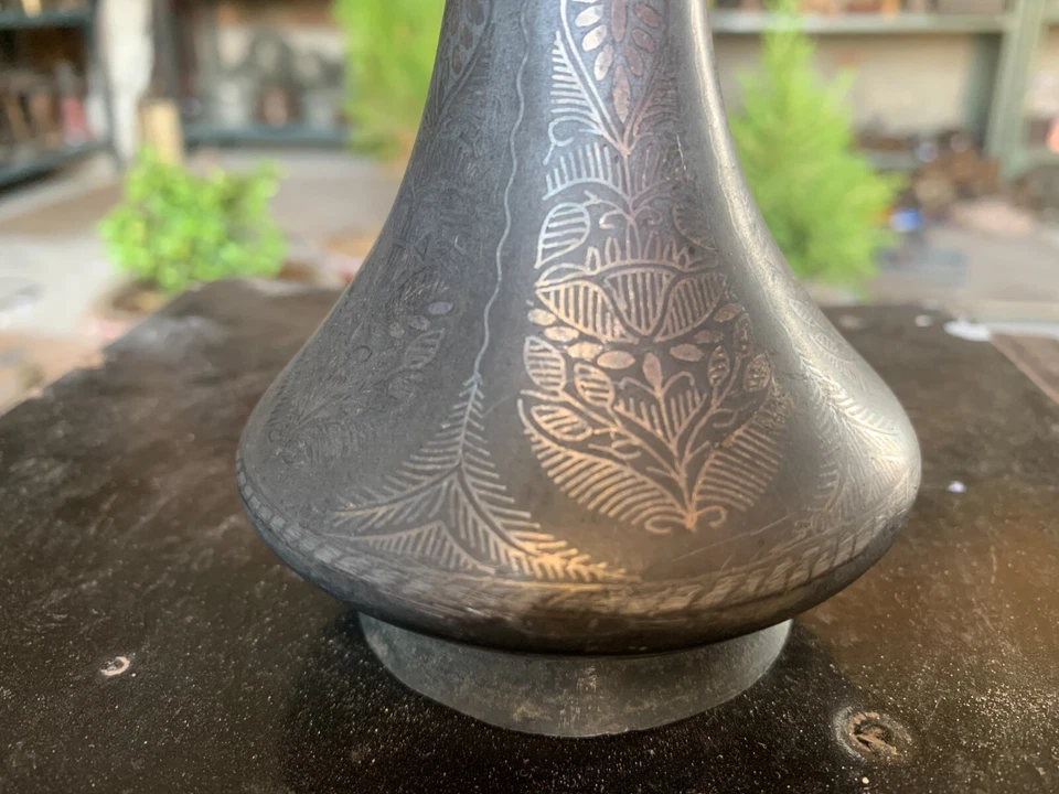 Antigua maceta de trabajo Bidri con incrustación de plata islámica mogol tallada a mano Foto 4 de 4