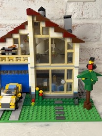 Lego 31012 Creator Family House Complete Set w/ Minifigures & Manuals READ!