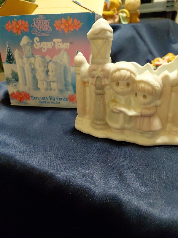 Enesco Precious Moments 1994 Sugar Town Carolers By Fence Holiday Napkin Holder