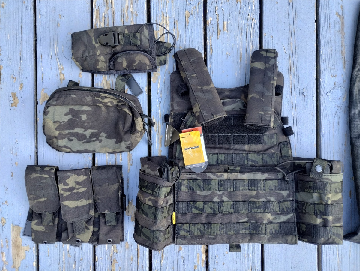 EmersonGear LBT6094A 防弾チョッキ Emersongear LBT6094A Style Tactical Vest Plate Carrier W 3 Pouches