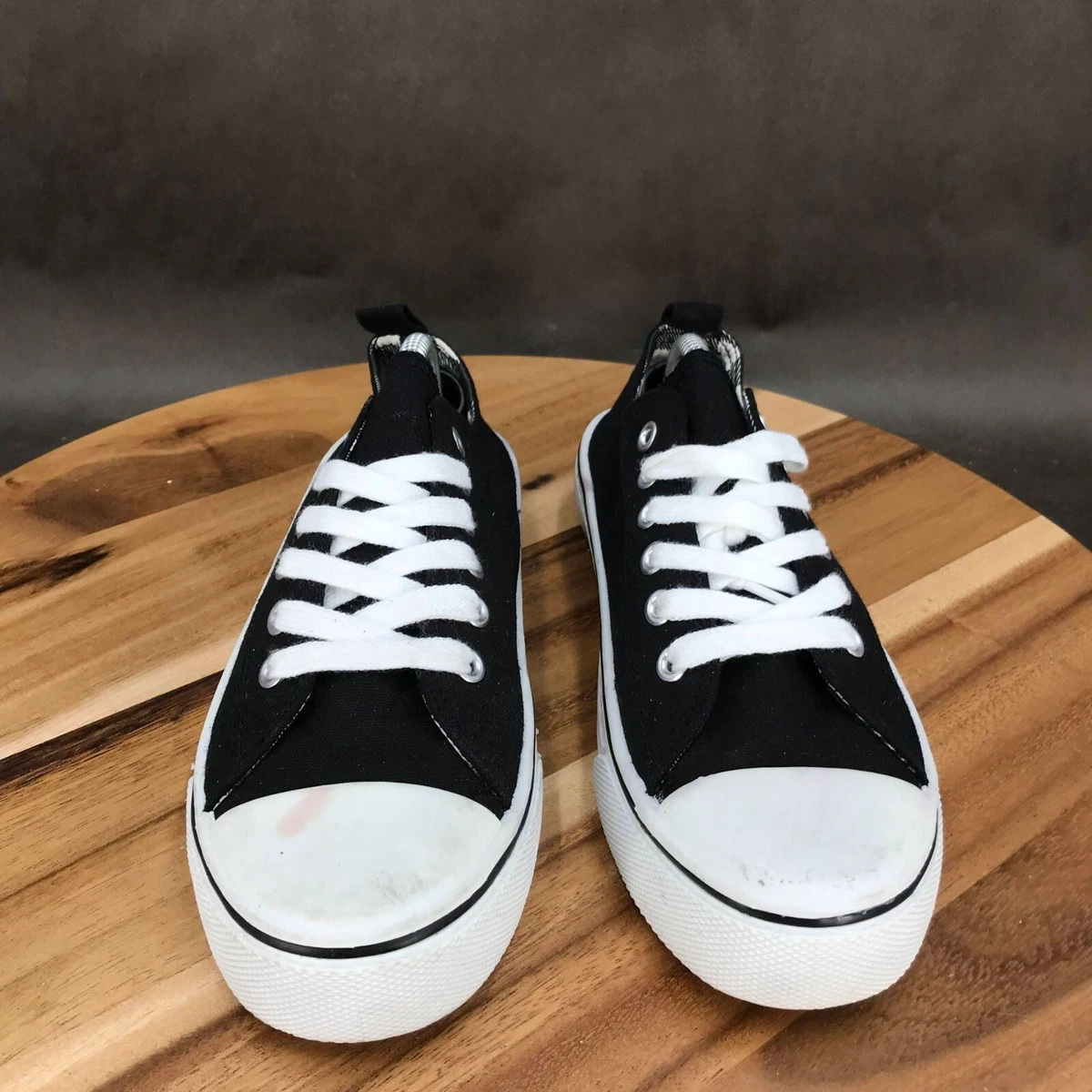 Maurices sneakers store