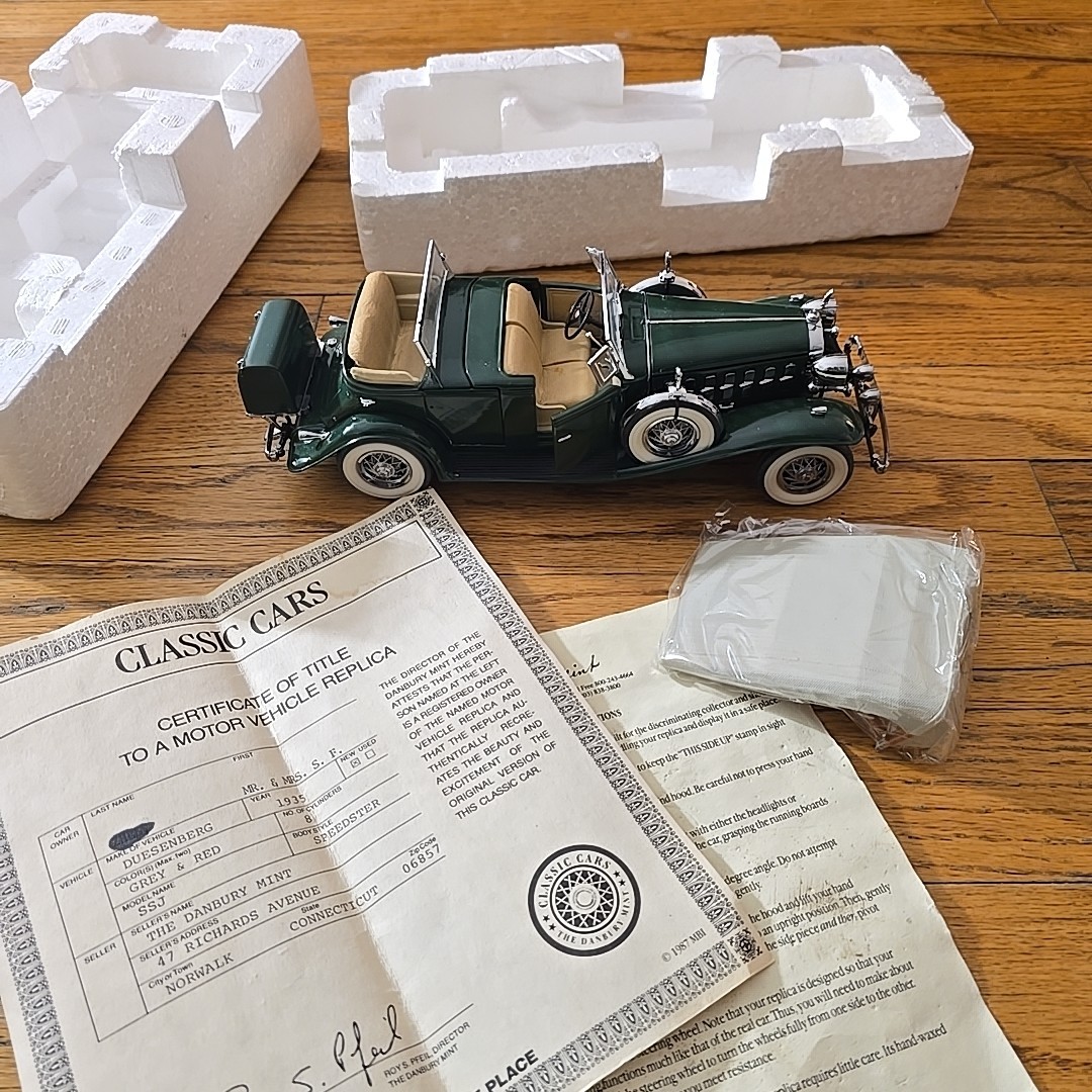 Danbury Mint 1932 Cadillac V-16 Sport Phaeton Green 1:24 Diecast
