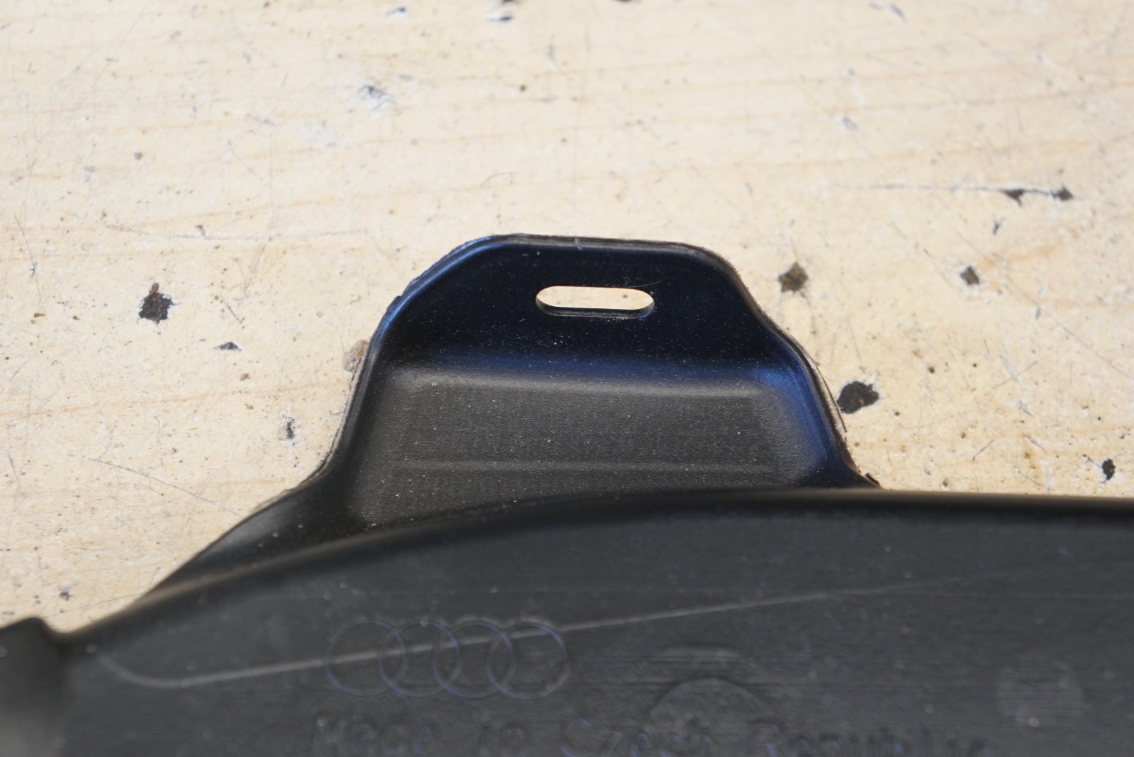 2019 - 2025 LAMBORGHINI URUS REAR LEFT LOWER DASHBOARD AIR VENT OEM 4M0819811