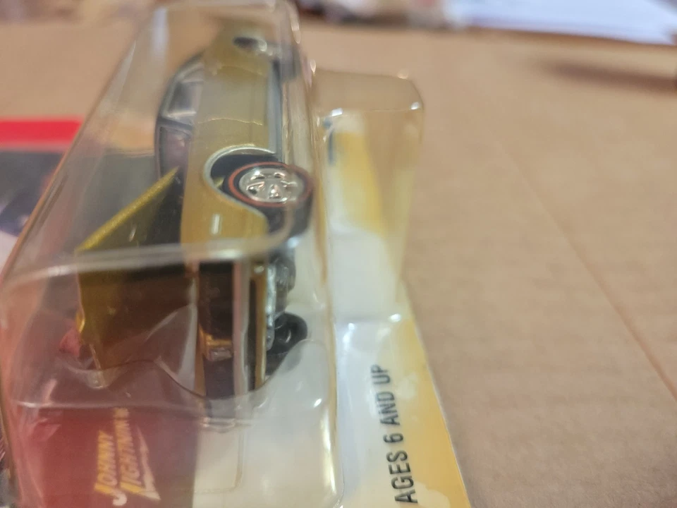 1968, 68 Mercury Cougar XR7 Johnny Lightning Muscle Cars USA brown w/h black top - Image 2 of 4