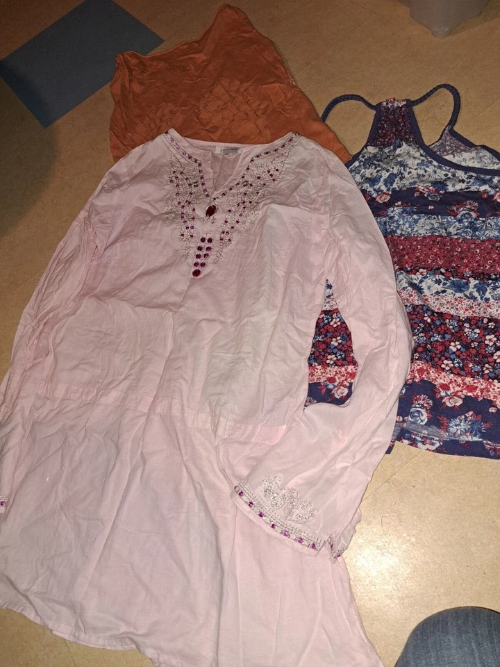 Paket: Mädchen Oberteile Pullover T Shirts Mädchen Kleiderpaket: Größe ca 164 XS - Bild 4 von 4