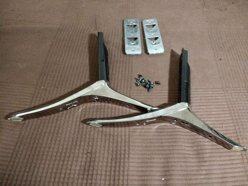 2 Standfüße  40302 von HITACHI 55HBW62 Fernseher + Halterungen und Schrauben