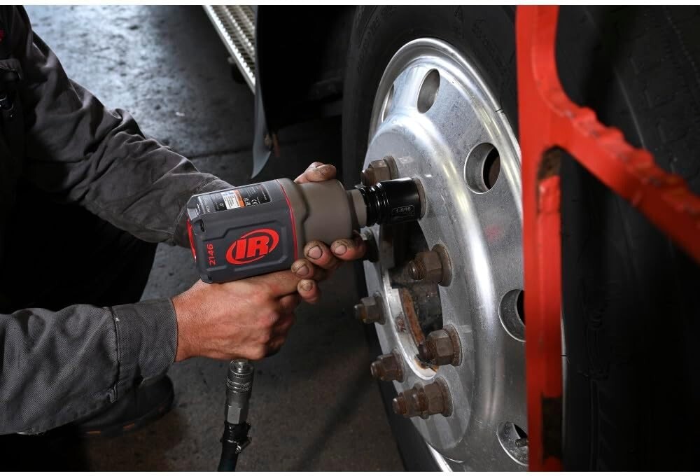 2146Q1MAX 3/4-Inch-Drive Air Impact Wrench with Quiet Pistol-Grip Design and 2,0