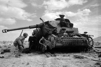 WWII B&W Photo Destroyed German Panzer IV Tank Tunisia 1943 WW2