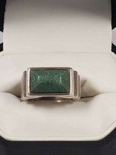 Sterling Silver Size 6 Ring With Green Center Ribbed Sides 9.8 Gr.
